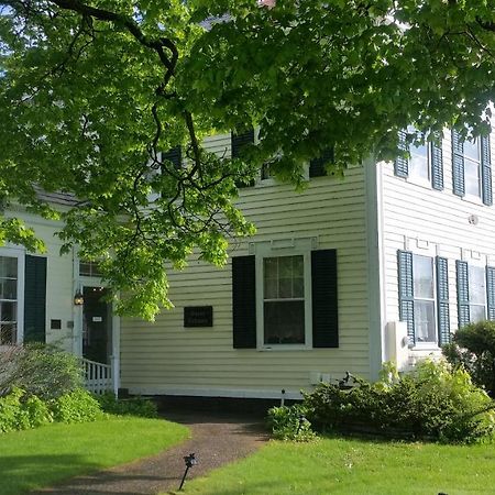 Strong House Inn Vergennes Extérieur photo