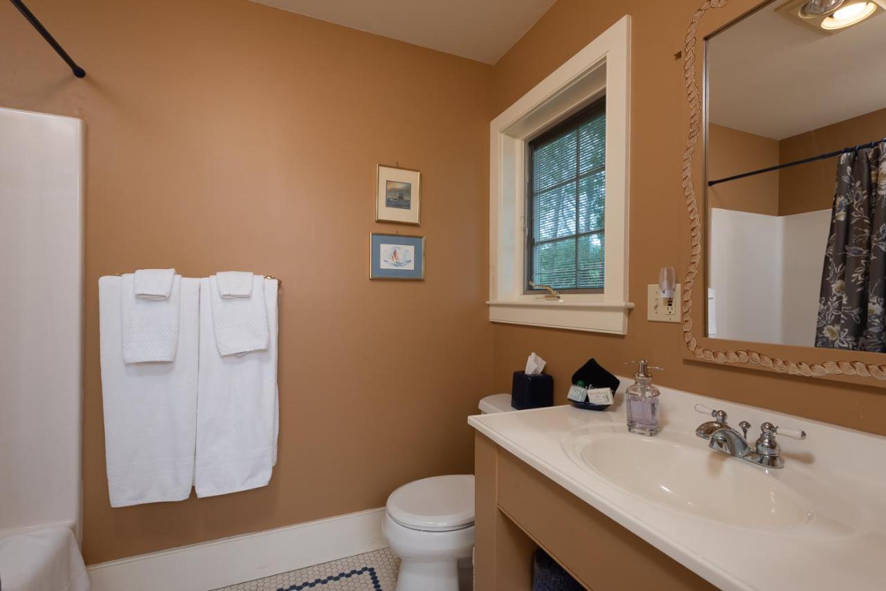 Strong House Inn Vergennes Extérieur photo