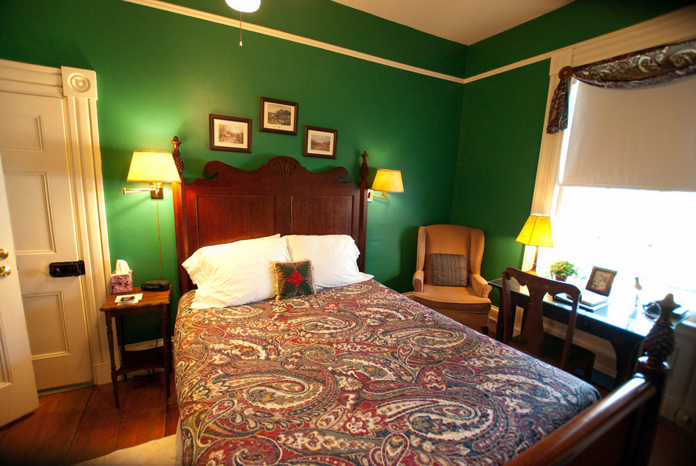 Strong House Inn Vergennes Extérieur photo