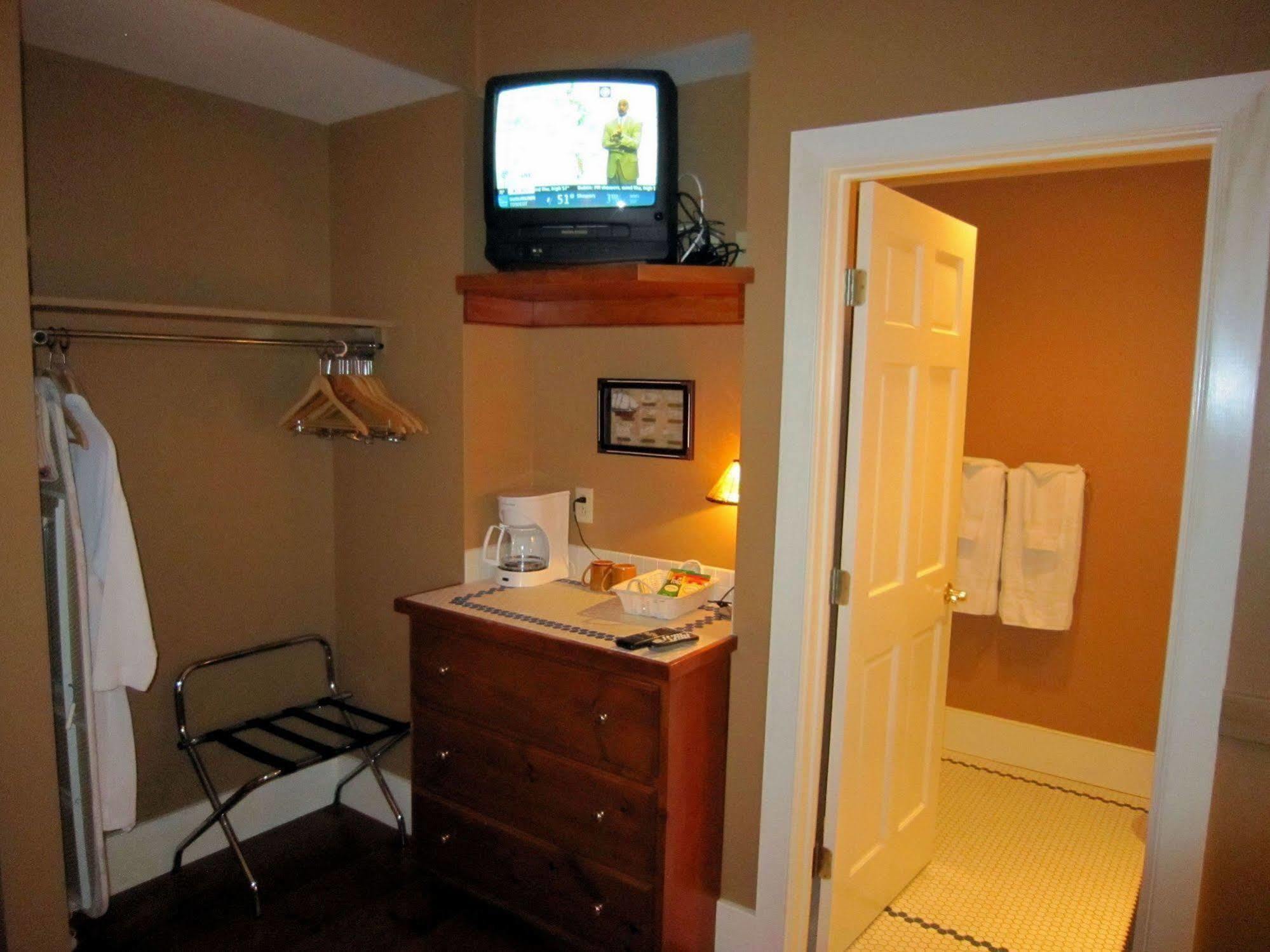 Strong House Inn Vergennes Extérieur photo