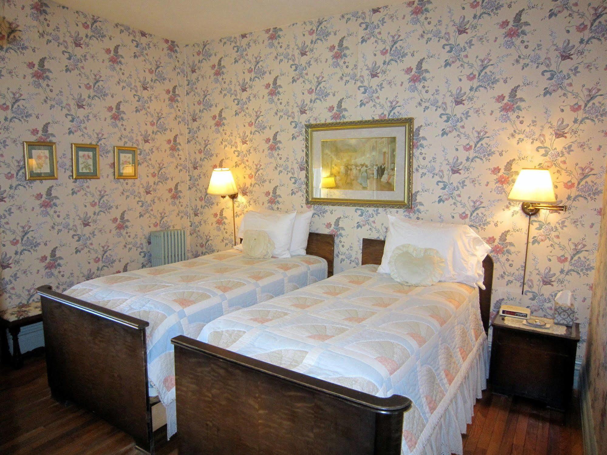 Strong House Inn Vergennes Extérieur photo