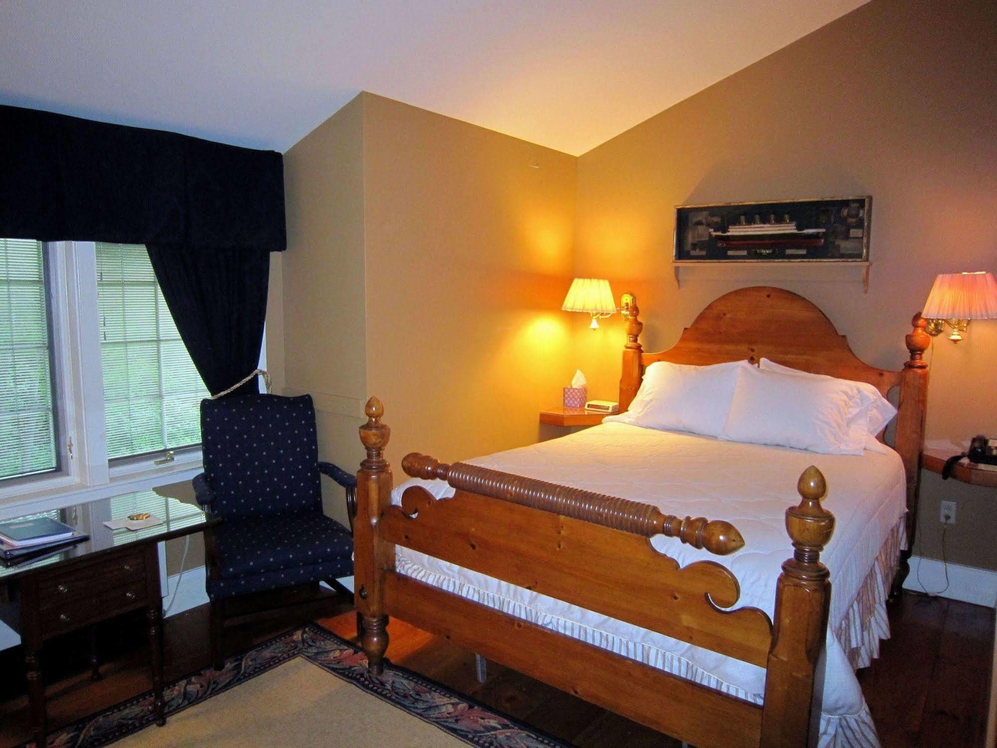 Strong House Inn Vergennes Extérieur photo
